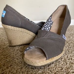 TOMS wedges
